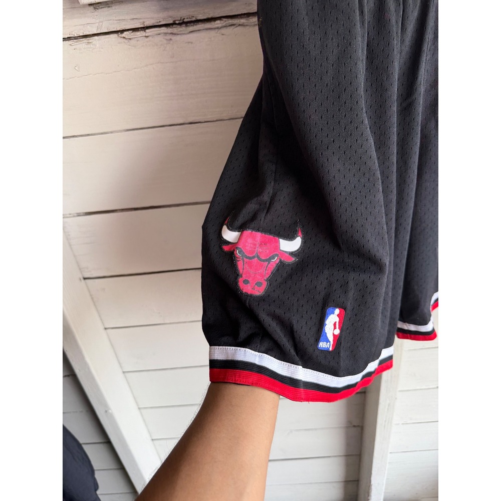 Mitchell & Ness Chicago Bulls 1997-98 Hardwood Classics Swingman Shorts Mens L - Picture 2 of 6